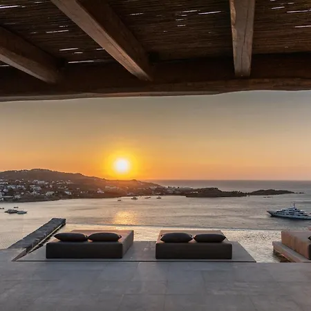 The Skyvilla Mykonos - A Landmark With Breathtaking Views Of The Psarou Bay *