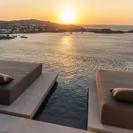 The Skyvilla Mykonos - A Landmark With Breathtaking Views Of The Psarou Bay *