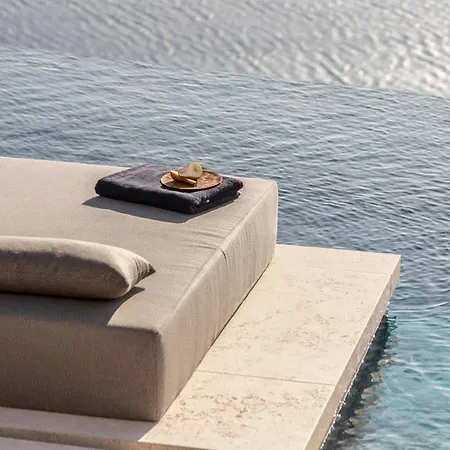 The Skyvilla Mykonos - A Landmark With Breathtaking Views Of The Psarou Bay *